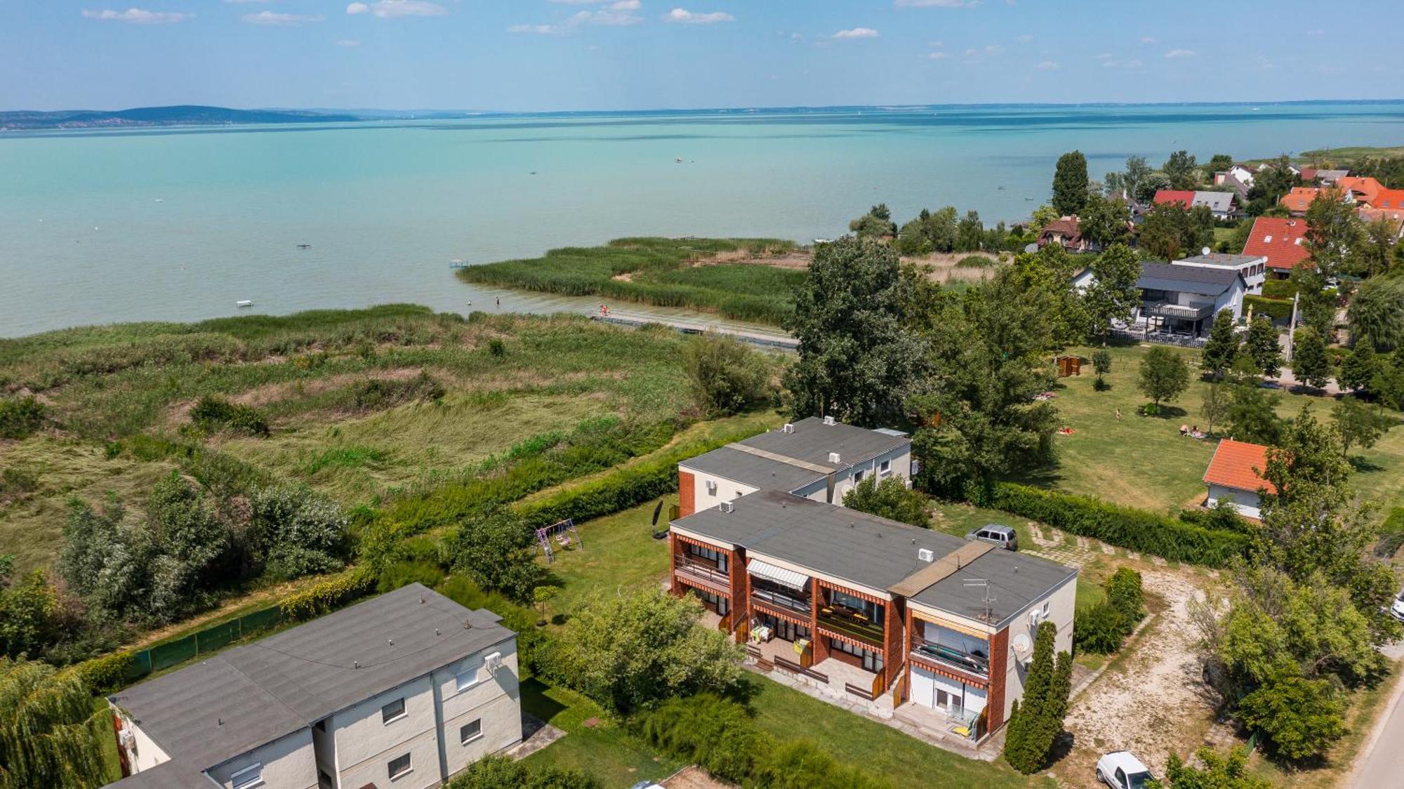 Balatonic Apartman Zamardi Exterior photo